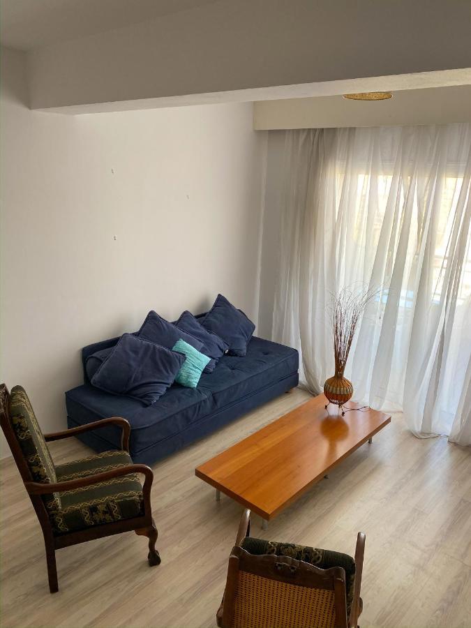 Summer Getaway: Stunning 1 Bedroom Apartment! 폴리스 외부 사진
