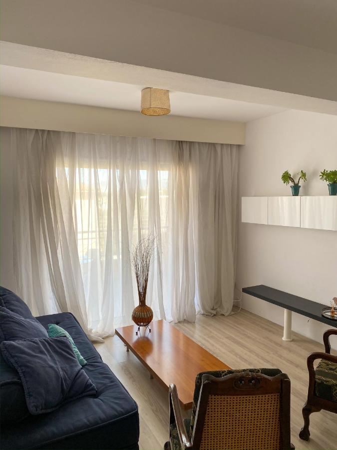 Summer Getaway: Stunning 1 Bedroom Apartment! 폴리스 외부 사진