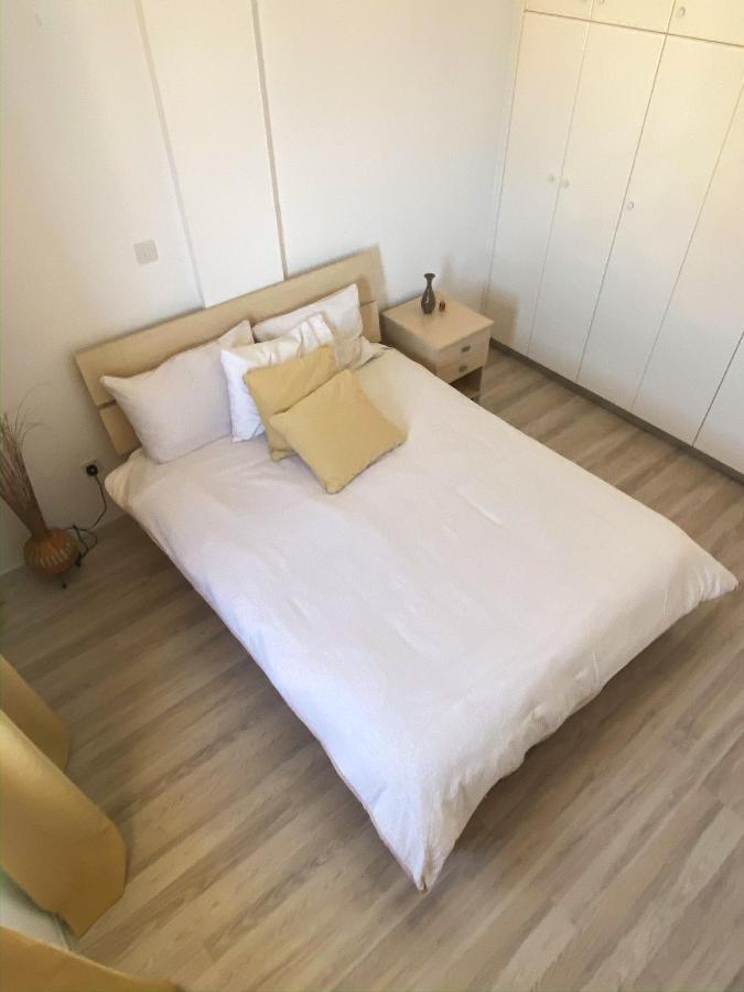 Summer Getaway: Stunning 1 Bedroom Apartment! 폴리스 외부 사진