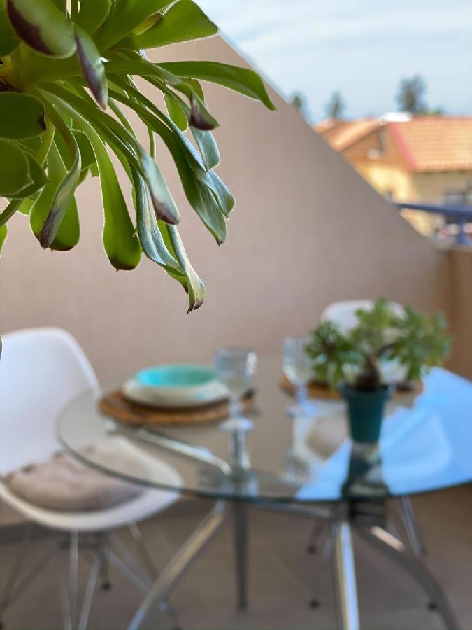 Summer Getaway: Stunning 1 Bedroom Apartment! 폴리스 외부 사진